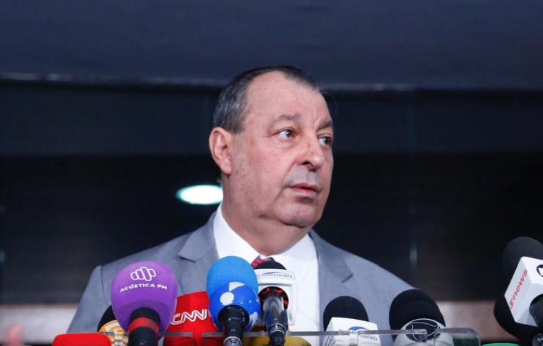 Omar vai retirar Fundeb do limite de gastos do Arcabouço Fiscal