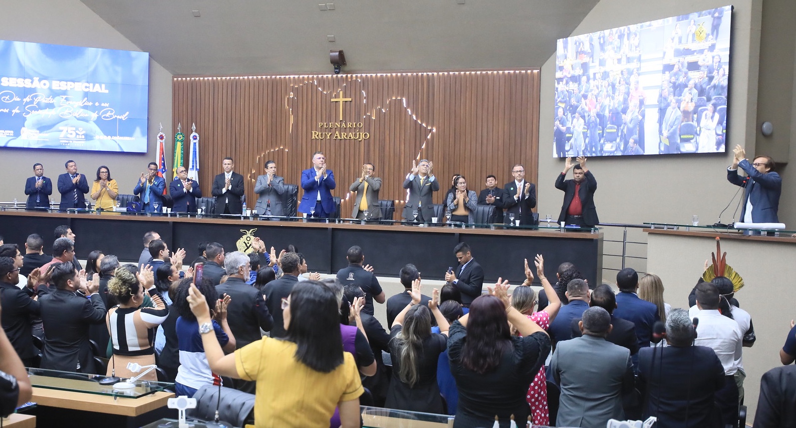 Aleam homenageia pastores evangélicos e Sociedade Bíblica do Brasil