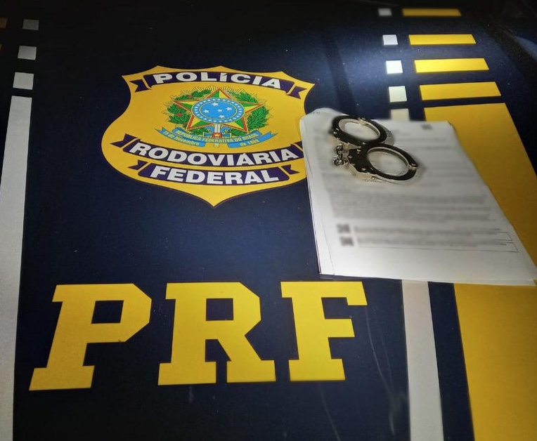 Foragido, passageiro é preso em ônibus durante viagem na BR-174