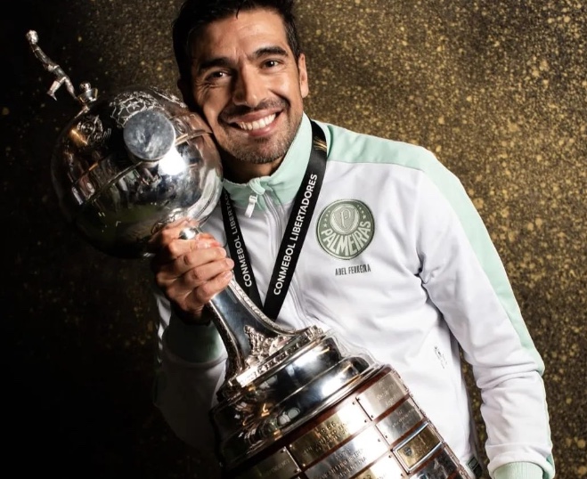 Leila Pereira diz querer que Abel siga como técnico do Palmeiras até 2027