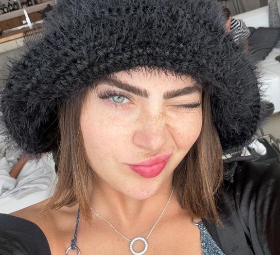 Jade Picon rebate rumor de affair com jogador brasileiro em viagem a Europa