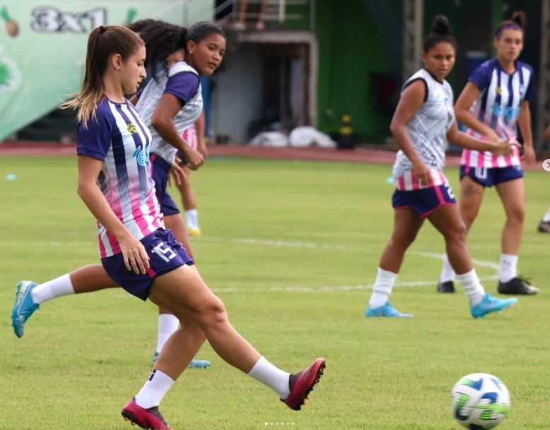 Barezão feminino: Recanto pega o 3B no campo do Oswaldo Frota em Manaus