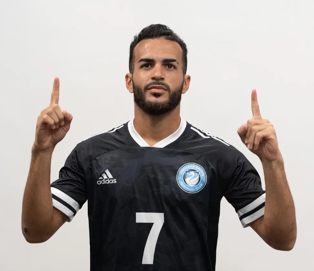 Jogador brasileiro morre aos 24 anos após carro invadir sua casa 