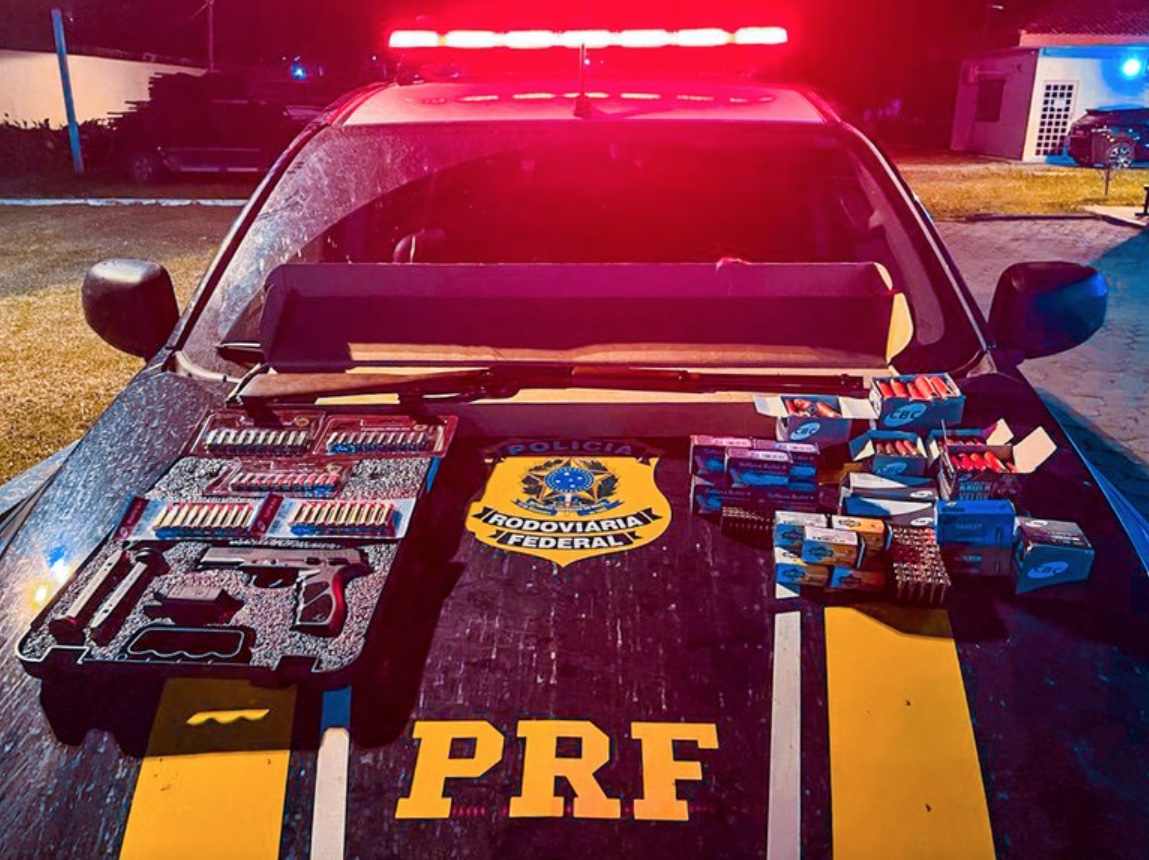 Dupla é presa com armas e mais de mil munições na BR-230 no Amazonas