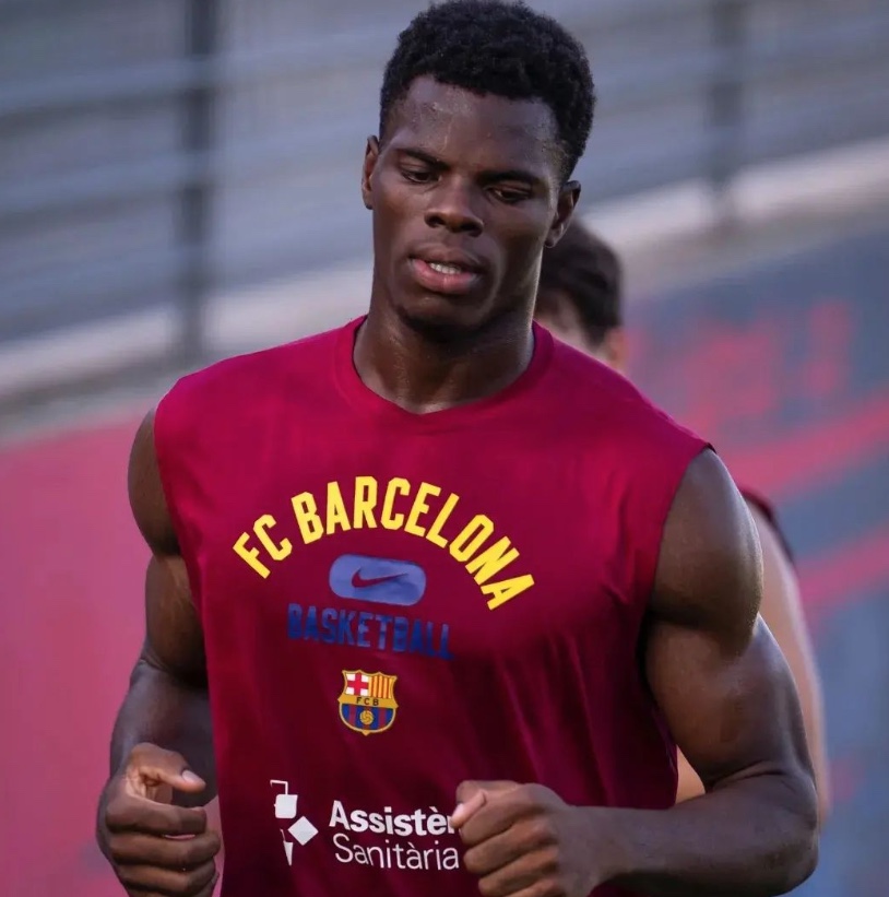 Jogador de basquete do Barça sofre insultos racistas em final contra o Real