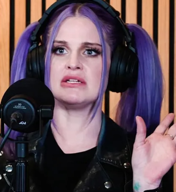 Kelly Osbourne critica príncipe Harry em podcast e diz que ele 'só reclama'