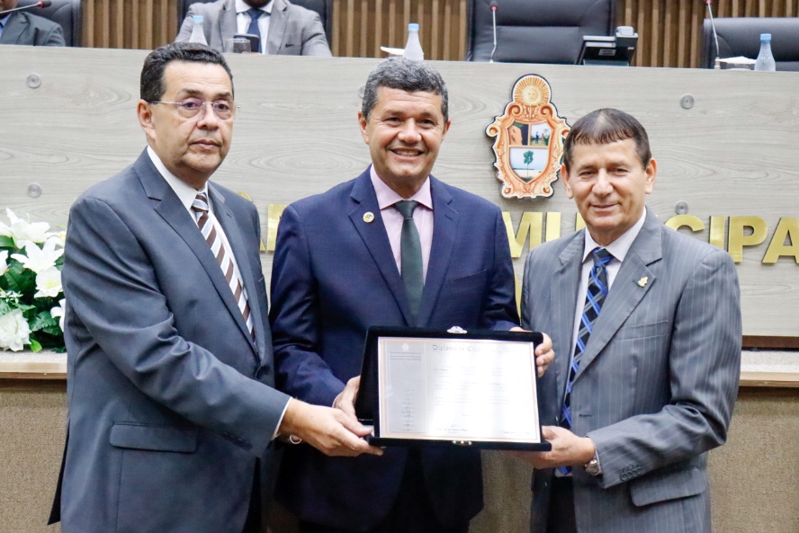 Deputado Dan Câmara recebe título de cidadão de Manaus