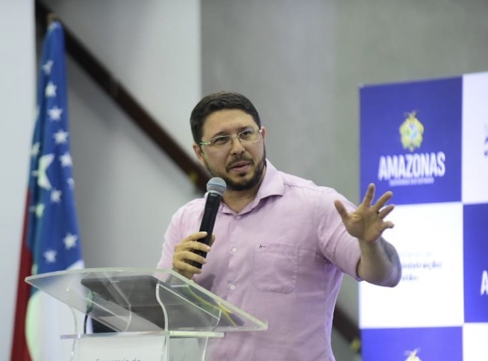 Carlos Almeida, ex-vice-governador do Amazonas, se filia ao PT