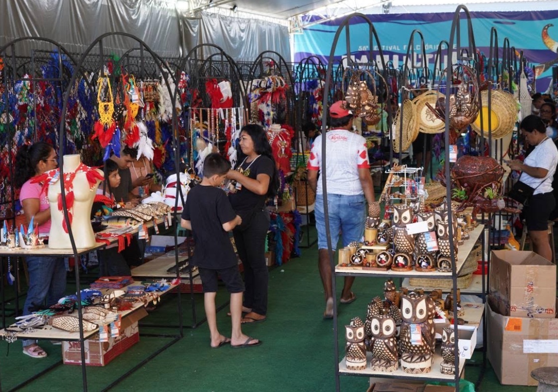 Artesãos arrecadam mais de R$ 100 mil às vésperas do Festival de Parintins