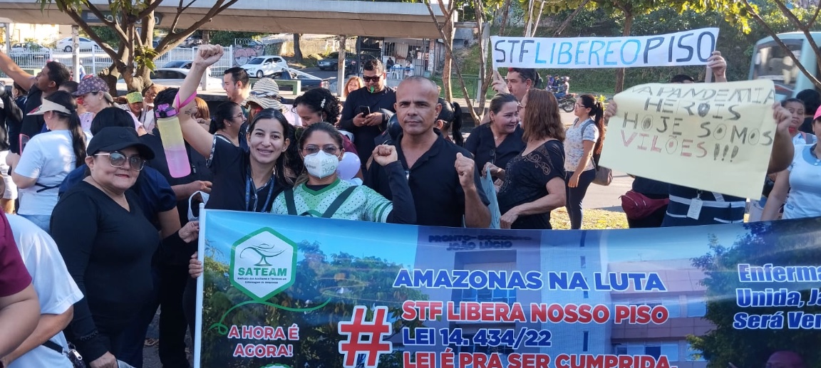 Em protesto, enfermeiros paralisam atividades pelo 2º dia em Manaus