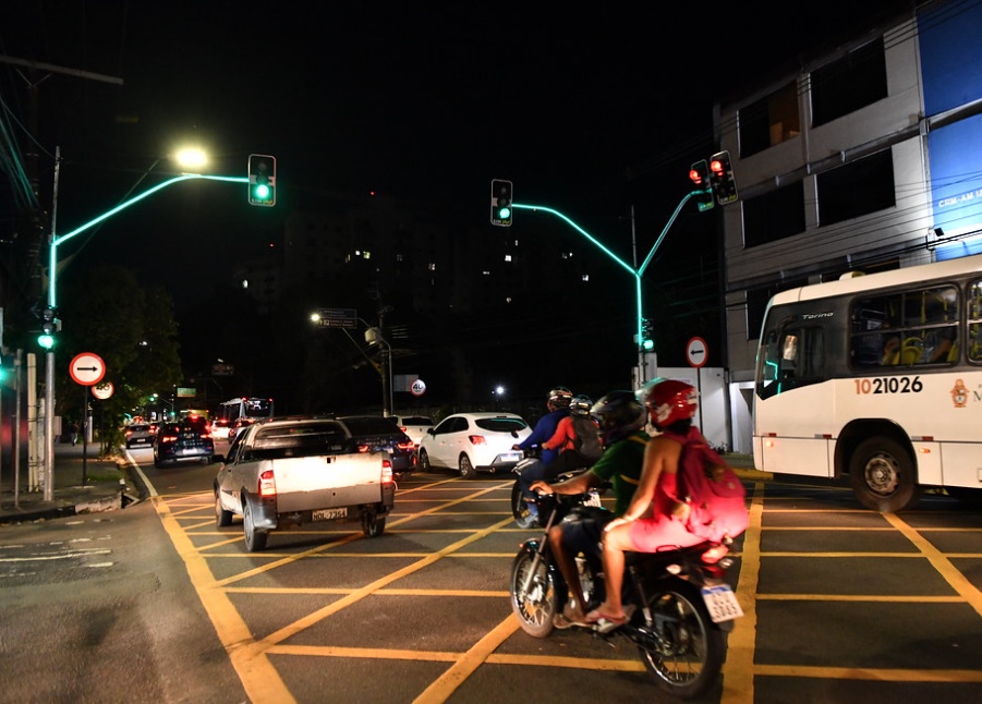 Manaus inaugura novo sistema de iluminação de semáforos