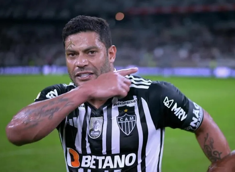 Árbitro relata ofensas de Hulk, Felipão e R. Caetano na súmula