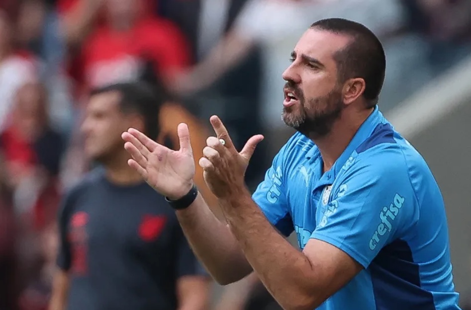 CBF acusa auxiliar do Palmeiras de xenofobia e diz que vai ao STJD