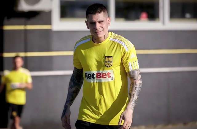 Grêmio anuncia a contratação de Iturbe; jogador estava na Grécia