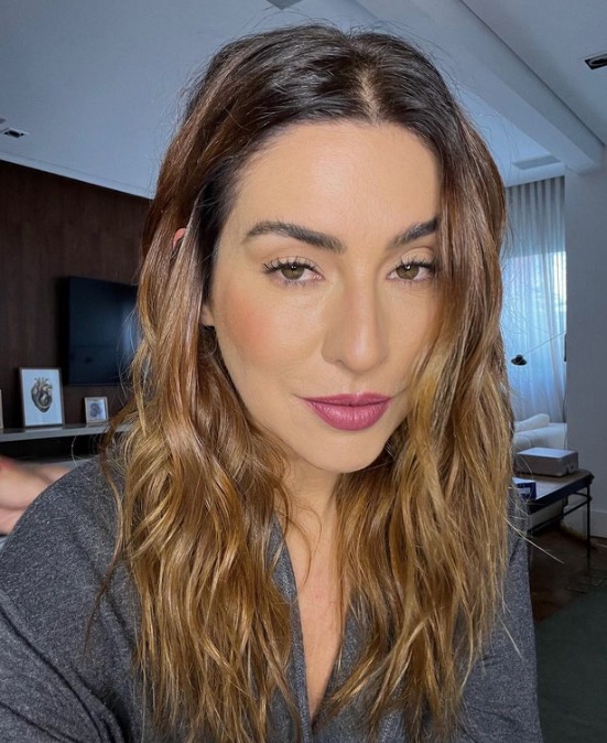 Fernanda Paes Leme conta que já fez sexo com outra mulher