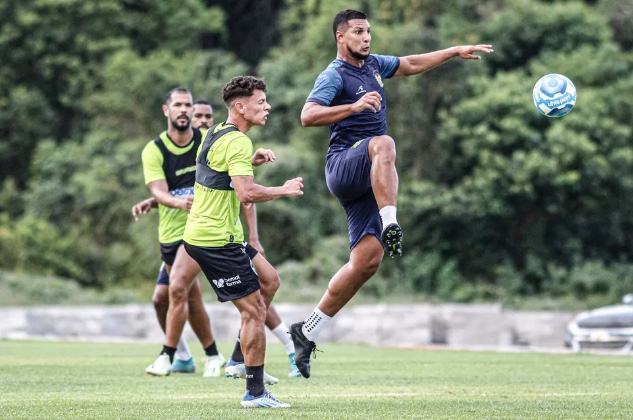 Manaus FC e Nacional colocam jogadores reservas para treinar juntos