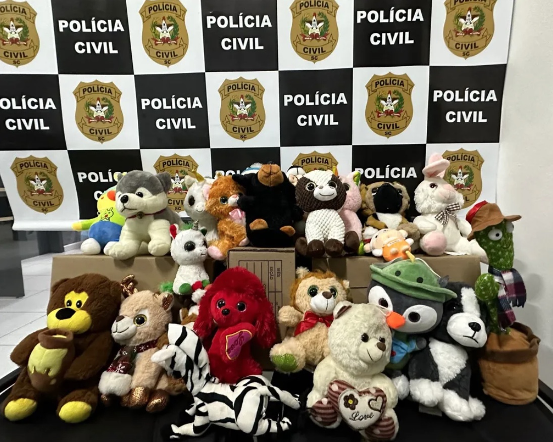 Suspeito de estuprar crianças é preso com coleção de ursinhos de pelúcia