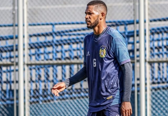 Recuperado, Gilmar afirma leveza com vaga antecipada na Série D
