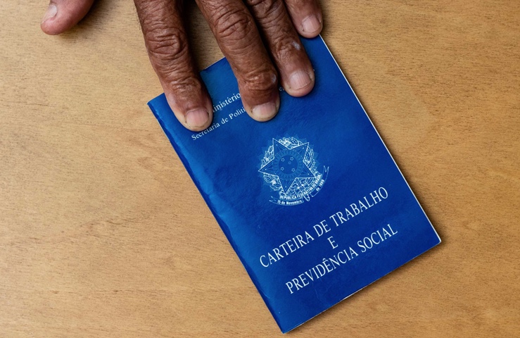 Homem que trabalhou mais de 13 horas diárias receberá indenização; entenda