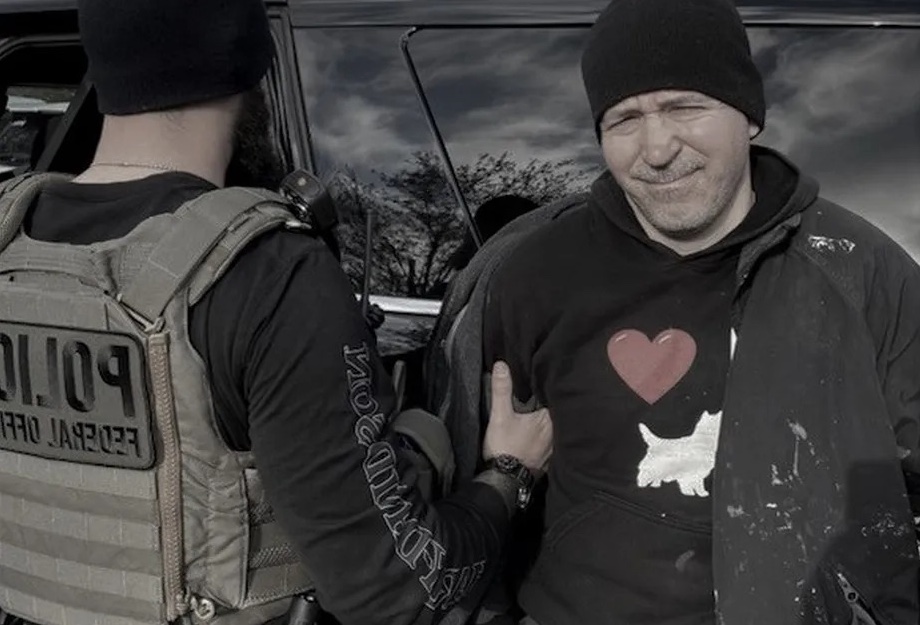 Brasileiro que matou a mãe para ficar com casa é preso nos EUA