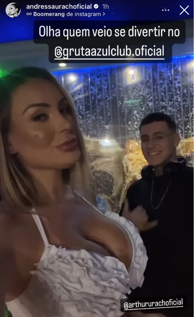 Andressa Urach leva filho à boate de entretenimento adulto e causa revolta