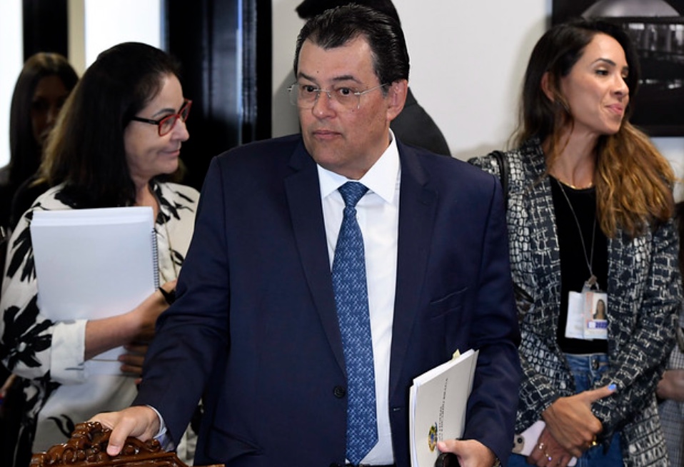 'Não tenha dúvida de que o texto da Câmara vai ter de sofrer ajustes', diz Eduardo Braga