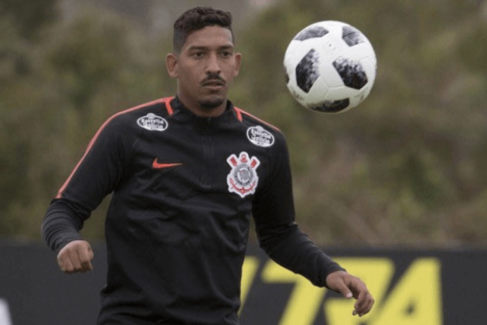 Amazonas FC fecha com ex-Corinthians Léo Príncipe