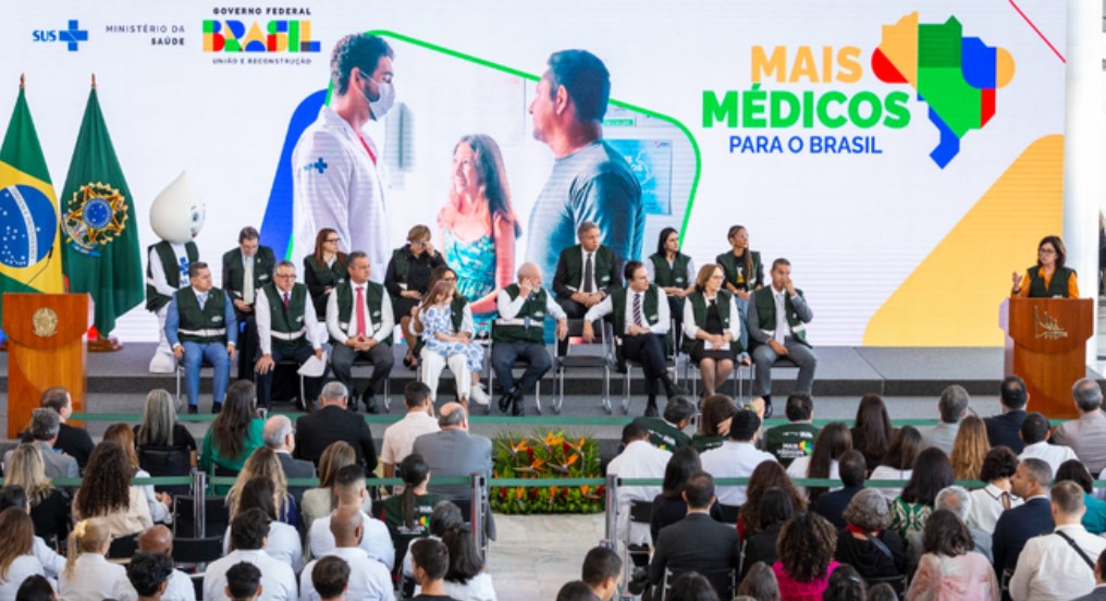 Lula sanciona lei do Mais Médicos com criação de 15 mil novas vagas em 2023