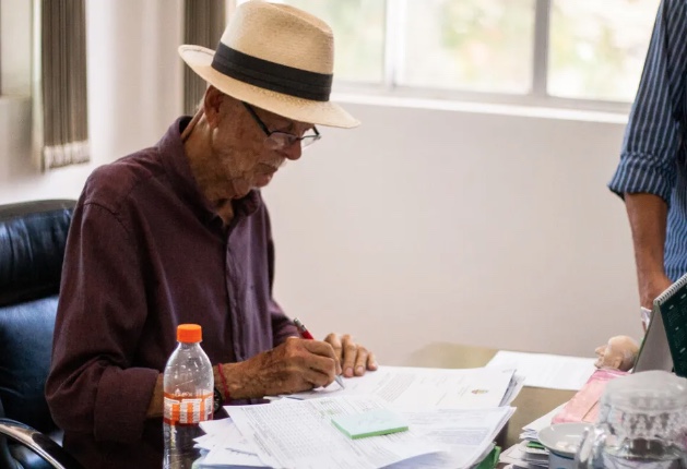 Prefeito morre aos 78 anos após luta contra segundo câncer