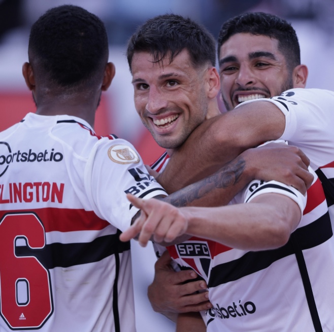São Paulo escala ao G4 em Brasileiro no qual Botafogo é muito fora da curva