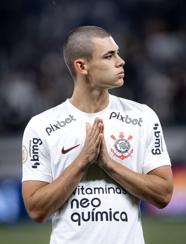 Corinthians renova com Gabriel Moscardo, aposta de Luxa, até o fim de 2026