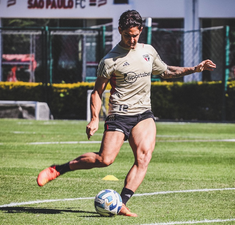 Dorival pede calma com Pato, mas quer 'muito mais' do atacante no São Paulo