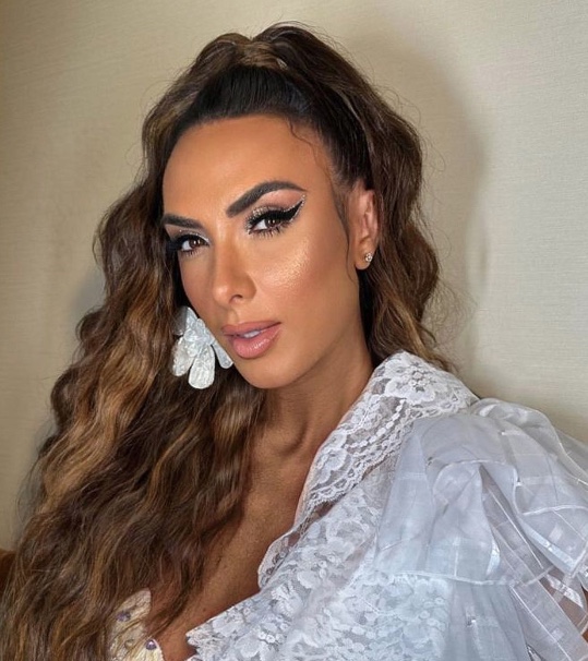 Nicole Bahls revela técnica para se masturbar em A Fazenda