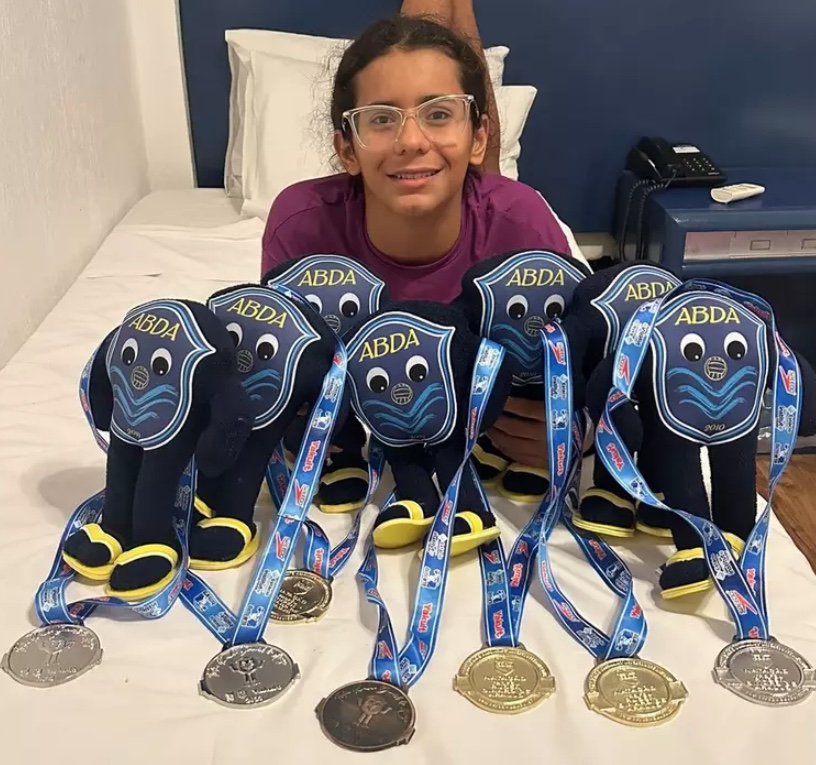 Jovem promessa da natação, amazonense Adriele Marcela assina com Flamengo