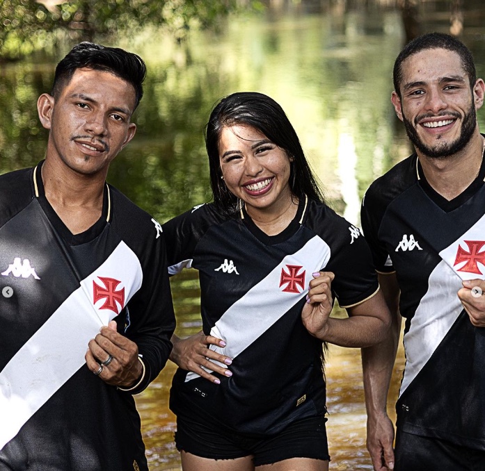 Caminhão com novas camisas do Vasco é roubado no Rio de Janeiro