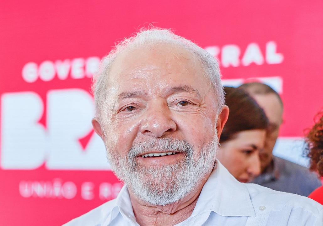 Deputado bolsonarista quer proibir governo Lula de usar a cor vermelha