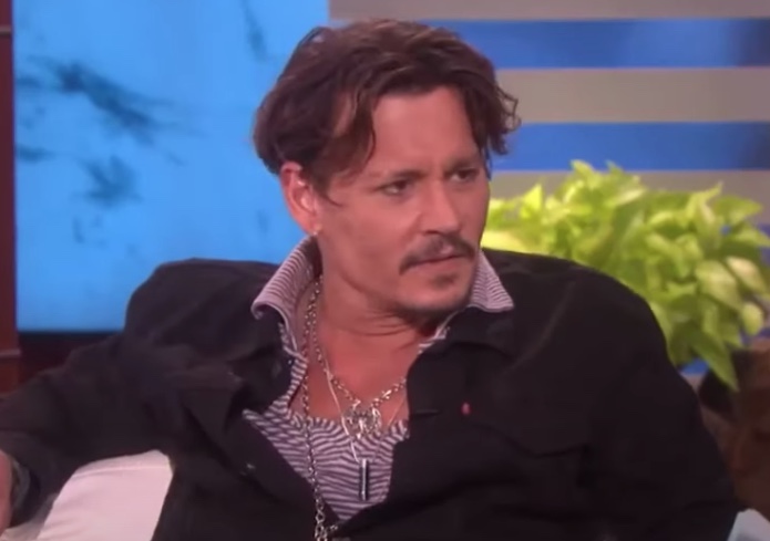 Johnny Depp é encontrado inconsciente em quarto de hotel, diz site 