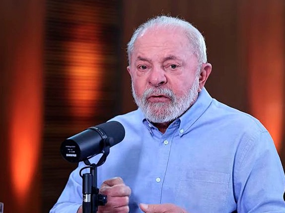Lula confirma que fará cirurgia no quadril em outubro