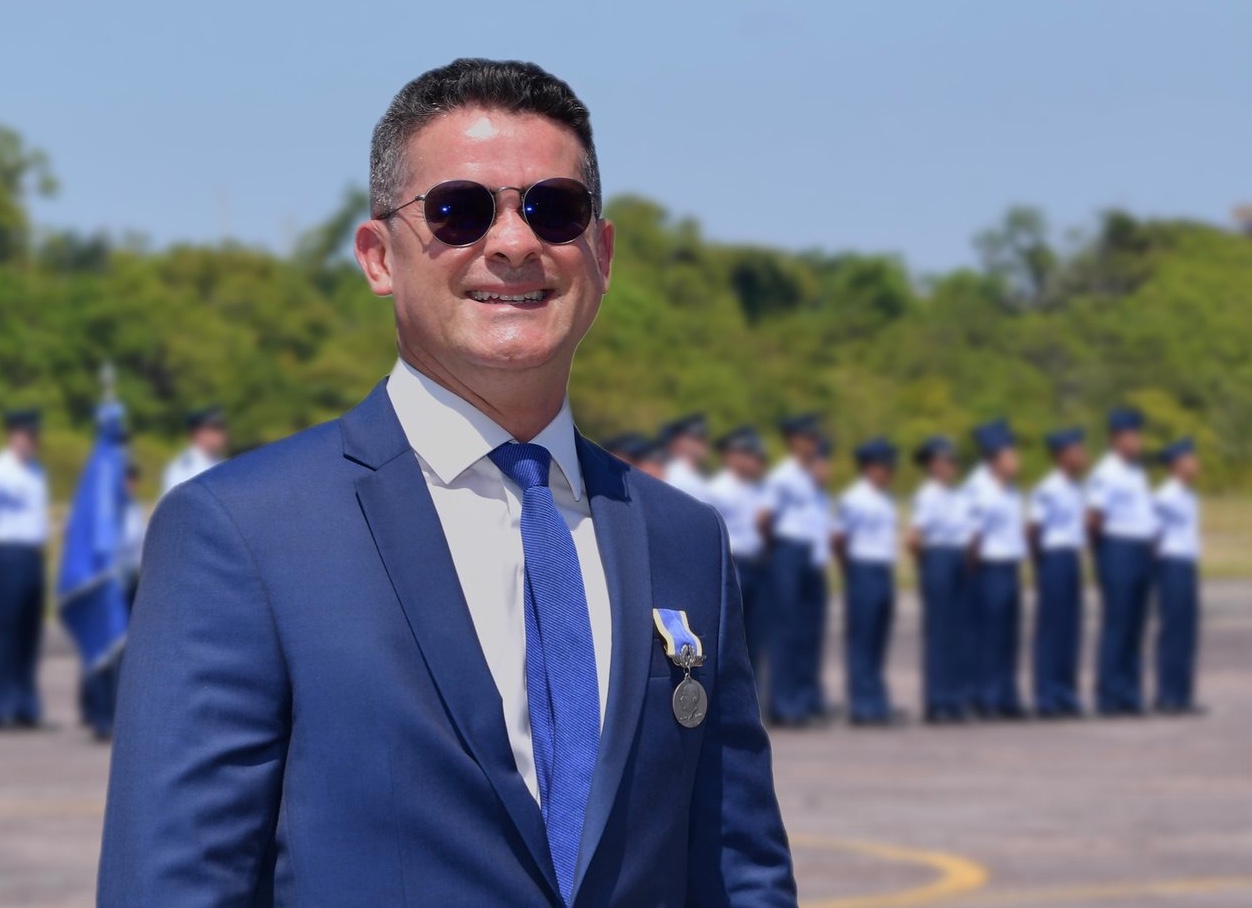 Prefeito recebe Medalha Mérito Santos Dumont da Aeronáutica