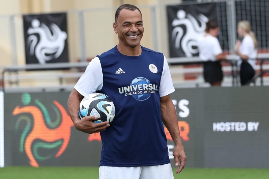 Capitão do penta, Cafu manda apoio para Seleção Feminina