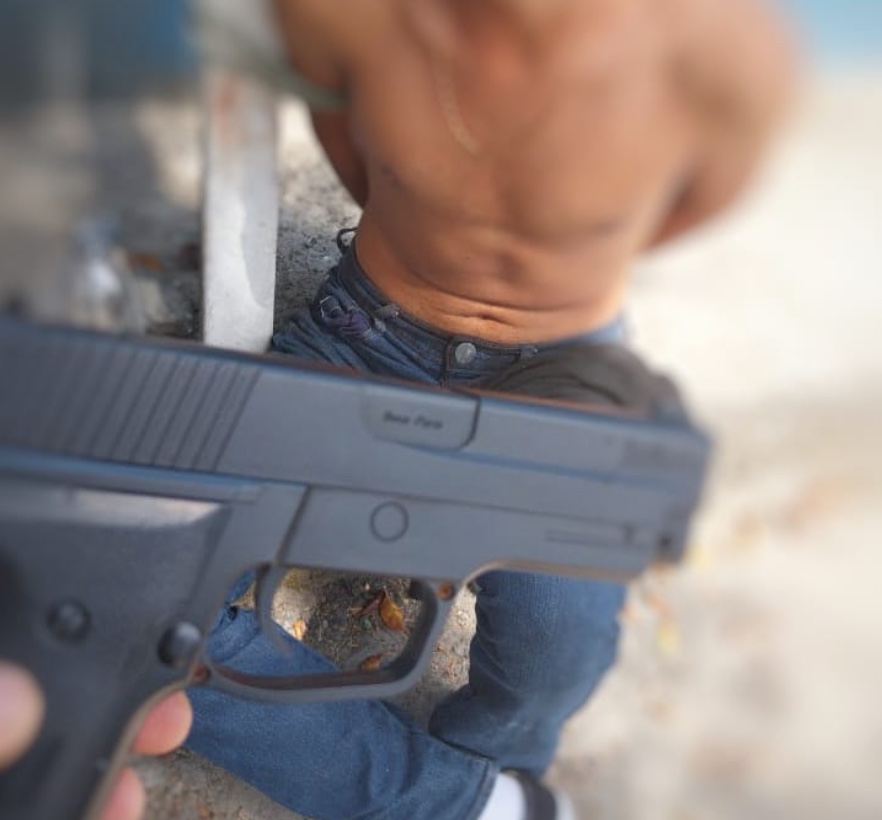 Suspeito é espancado ao tentar assaltar ônibus com arma falsa em Manaus