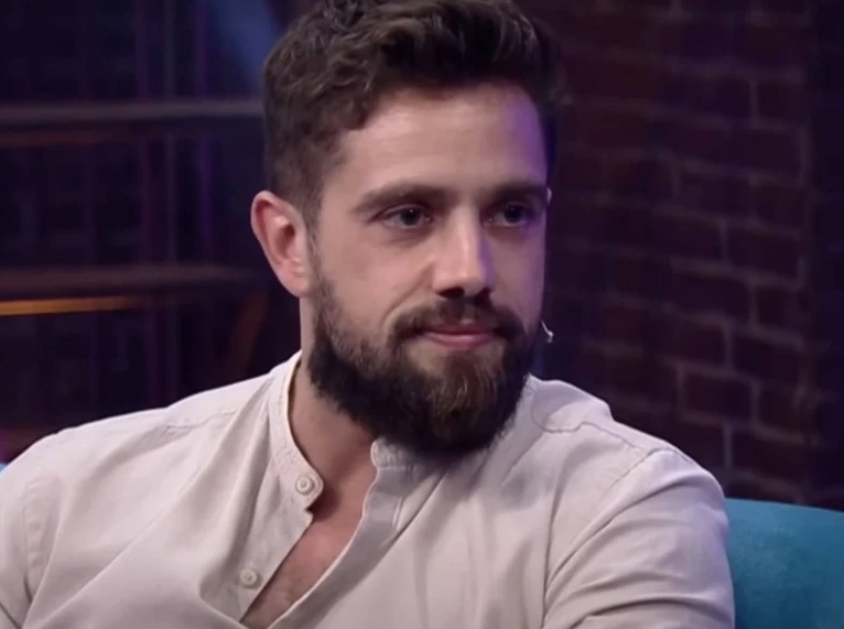 Rafael Cardoso confirma gravidez de psicóloga; ator será pai pela 3ª vez 