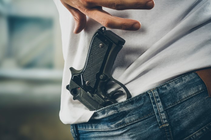 Militar é preso em flagrante por suspeita de matar morador de rua a tiros