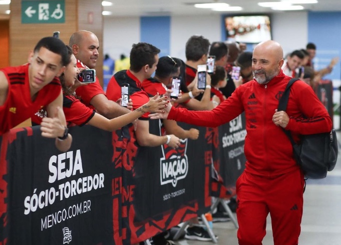 Considerado frio, Sampaoli foge do estilo 'paizão' e detecta erros no Flamengo