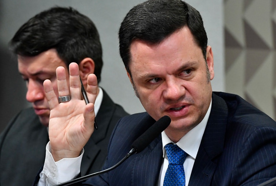 Anderson Torres depôs em CPI usando tornozeleira eletrônica 