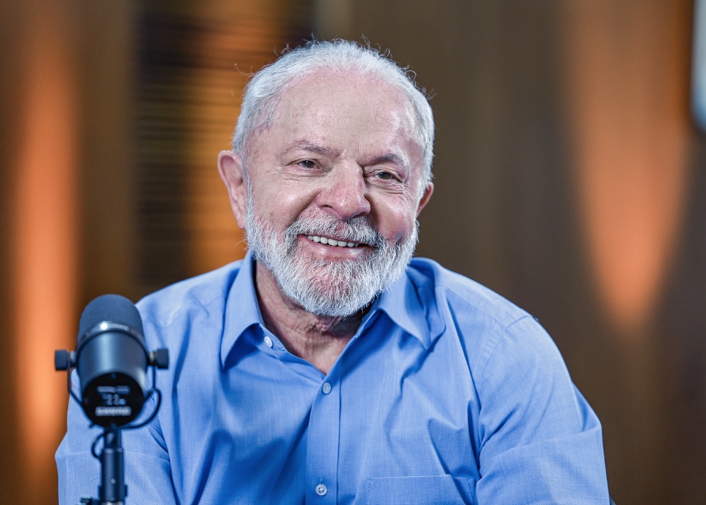 Governo Lula prevê salário mínimo de R$ 1.421 em 2024