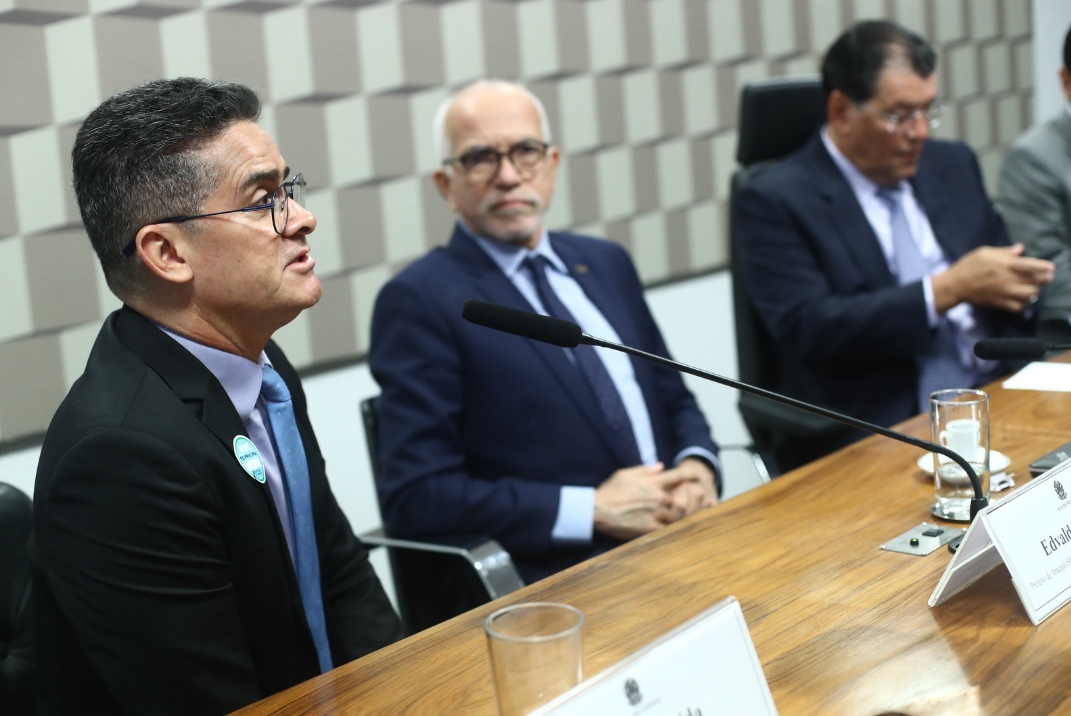 No Senado, prefeito de Manaus pede mudança no texto da Reforma Tributária
