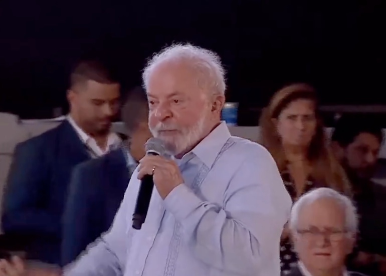 'Tentaram corromper a Polícia Rodoviária Federal para não deixar pobre votar', diz Lula