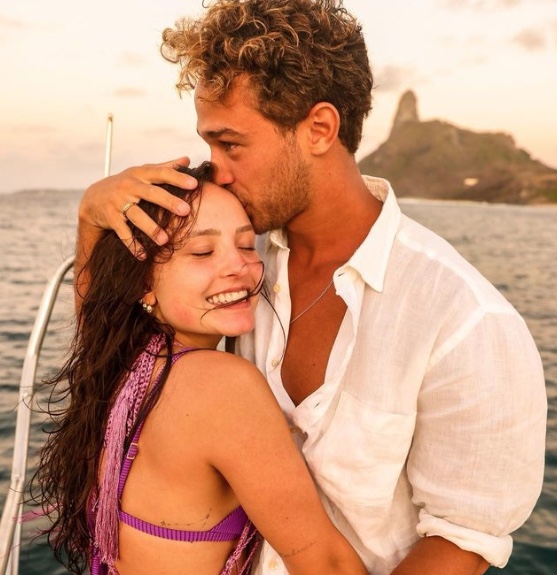 Noivo de Larissa Manoela posta mensagem de apoio e pede respeito à atriz