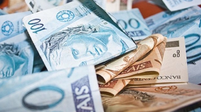 Diretor escolar e assessor são condenados por desviar verbas de colégio